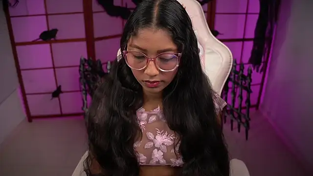 small emilie online show from November 1, 2025, 1:49 pm