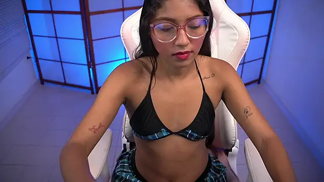 small emilie online show from November 14, 2025, 1:48 pm