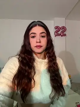 Snapshot of AnnyCherry_ chatting on February 6, 2026, 12:39 am AnnyCherry online show from February 6, 2026, 12:39 am