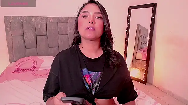 DIANEE 01 online show from April 7, 2026, 11:39 pm