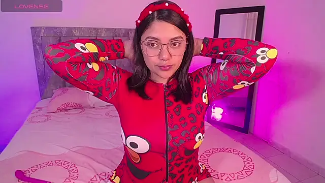 Snapshot of DIANEE_01 chatting on November 13, 2025, 12:36 am DIANEE 01 online show from November 13, 2025, 12:36 am