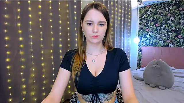 Snapshot of HeavenHere_ chatting on November 24, 2025, 11:27 pm HeavenHere online show from November 24, 2025, 11:27 pm