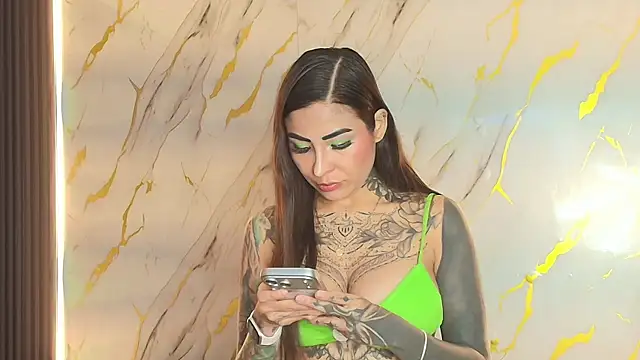 EmiliMontero online show from July 14, 2026, 1:49 am