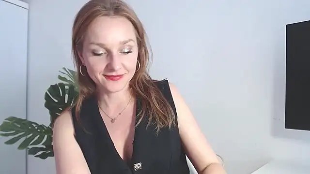 Snapshot of AliciaDesire chatting on March 24, 2026, 3:23 pm AliciaDesire online show from March 24, 2026, 3:23 pm