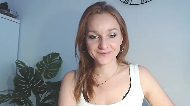 Snapshot of AliciaDesire chatting on March 18, 2026, 6:49 am AliciaDesire online show from March 18, 2026, 6:49 am