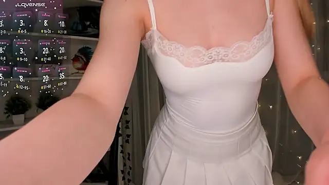 IsabellaTorrance online show from February 26, 2025, 3:43 pm