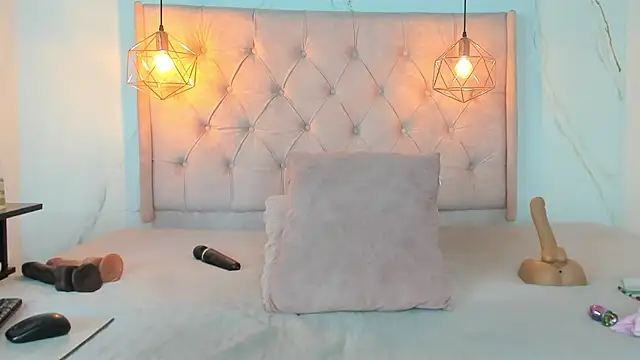 Snapshot of zamira_44 chatting on July 3, 2026, 1:50 pm zamira 44 online show from July 3, 2026, 1:50 pm