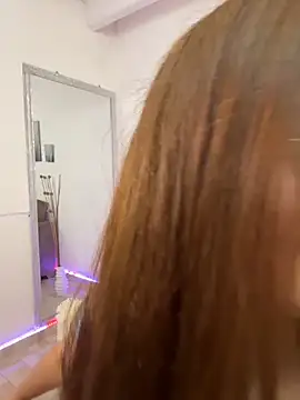 MiaaLoren online show from March 18, 2026, 5:25 pm