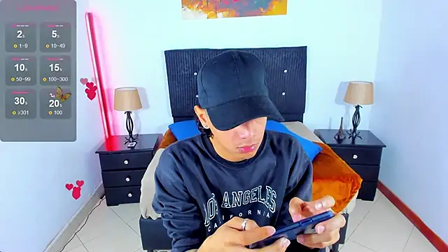 Snapshot of Brand_habes chatting on December 17, 2024, 4:43 pm Brand habes online show from December 17, 2024, 4:43 pm