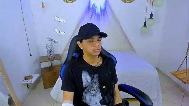 Snapshot of Brand_habes chatting on December 5, 2025, 4:49 pm Brand habes online show from December 5, 2025, 4:49 pm