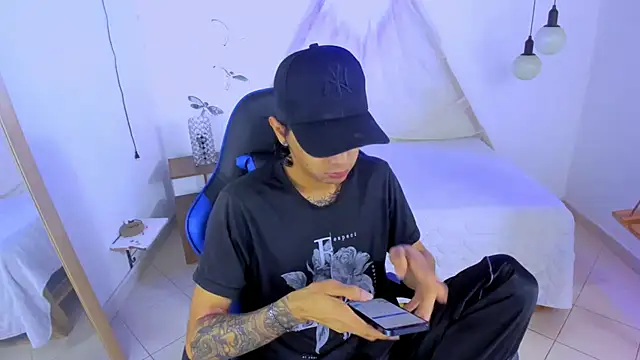 Snapshot of Brand_habes chatting on November 24, 2025, 11:32 am Brand habes online show from November 24, 2025, 11:32 am