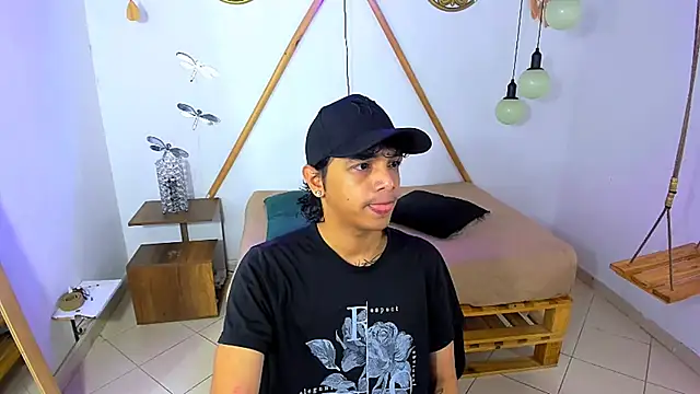 Snapshot of Brand_habes chatting on October 29, 2025, 1:43 pm Brand habes online show from October 29, 2025, 1:43 pm