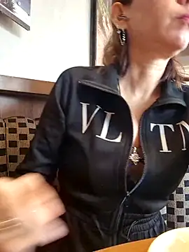 Snapshot of Lunababymylove chatting on September 12, 2025, 5:02 pm Lunababymylove online show from September 12, 2025, 5:02 pm