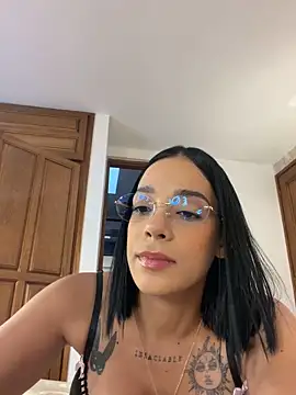Snapshot of AngelineConnor chatting on April 10, 2026, 10:28 pm AngelineConnor online show from April 10, 2026, 10:28 pm