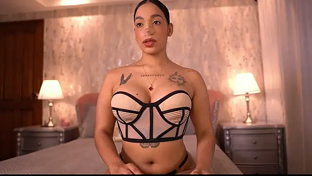 Snapshot of AngelineConnor chatting on November 12, 2025, 10:35 pm AngelineConnor online show from November 12, 2025, 10:35 pm