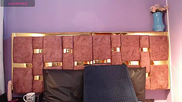 ling ling24 online show from February 12, 2025, 3:40 am