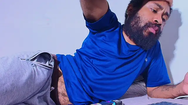 KaelMoreau online show from April 15, 2026, 12:32 pm