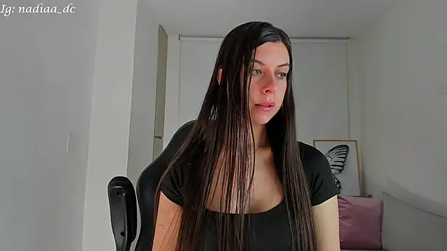 Snapshot of Nadiaa_ chatting on February 2, 2025, 11:53 pm Nadiaa online show from February 2, 2025, 11:53 pm