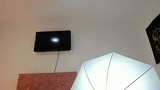 Snapshot of Vahiolet_smith chatting on January 6, 2026, 3:43 am Vahiolet smith online show from January 6, 2026, 3:43 am