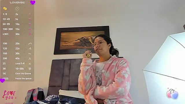 Snapshot of Vahiolet_smith chatting on January 16, 2026, 3:32 am Vahiolet smith online show from January 16, 2026, 3:32 am