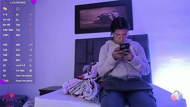 Snapshot of Vahiolet_smith chatting on January 11, 2026, 3:35 am Vahiolet smith online show from January 11, 2026, 3:35 am