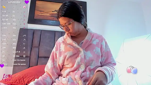 Snapshot of Vahiolet_smith chatting on February 27, 2026, 3:18 am Vahiolet smith online show from February 27, 2026, 3:18 am