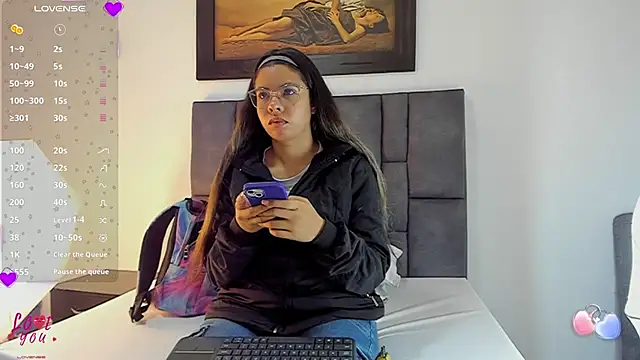 Snapshot of Vahiolet_smith chatting on January 17, 2026, 3:54 am Vahiolet smith online show from January 17, 2026, 3:54 am