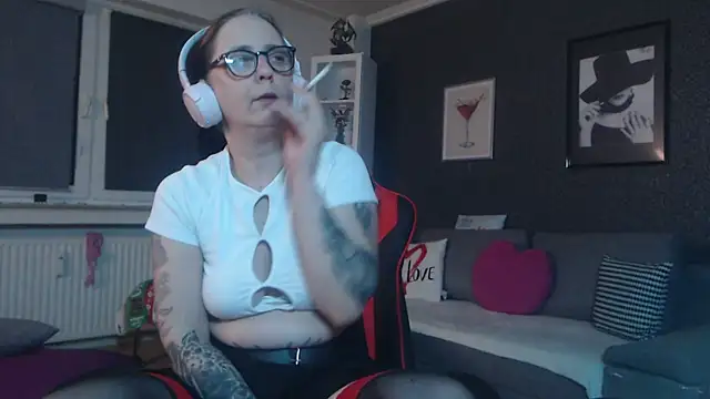 EiskalterEngel74 online show from January 10, 2025, 11:18 pm