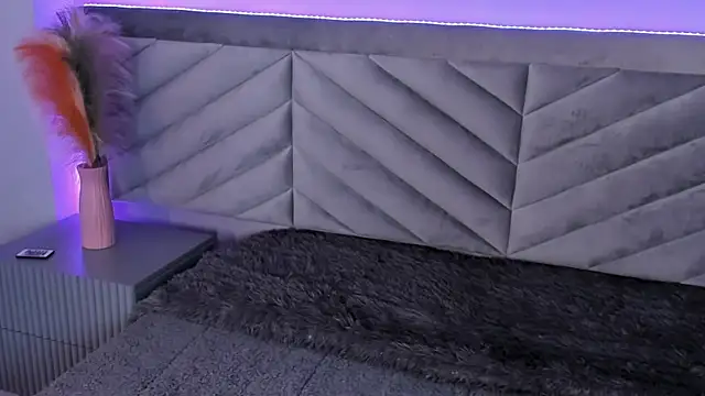 Ary thompson   online show from December 4, 2024, 8:12 pm