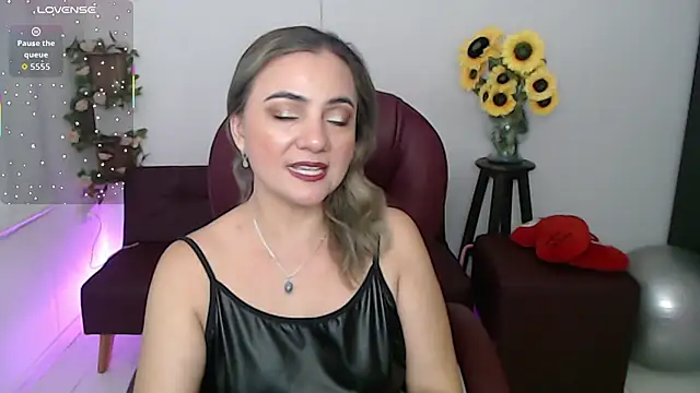 Snapshot of Ghada_milf chatting on April 17, 2026, 8:00 pm Ghada milf online show from April 17, 2026, 8:00 pm