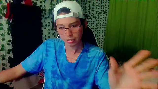 Snapshot of Andy_gray chatting on October 17, 2025, 11:17 pm Andy gray online show from October 17, 2025, 11:17 pm