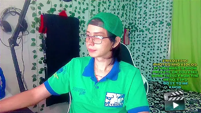 Snapshot of Andy_gray chatting on October 5, 2025, 12:29 pm Andy gray online show from October 5, 2025, 12:29 pm