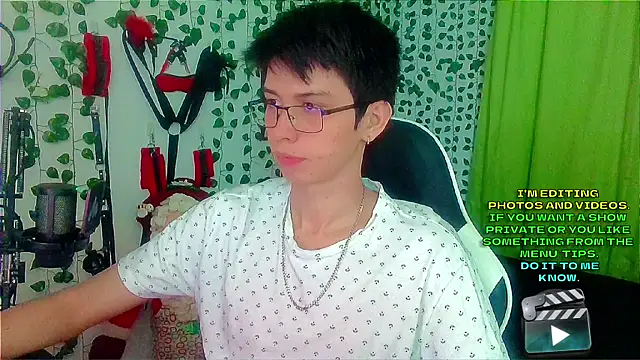 Snapshot of Andy_gray chatting on December 14, 2025, 12:44 pm Andy gray online show from December 14, 2025, 12:44 pm