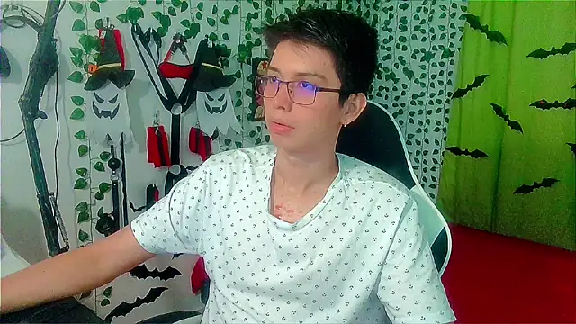 Snapshot of Andy_gray chatting on November 23, 2025, 12:15 pm Andy gray online show from November 23, 2025, 12:15 pm