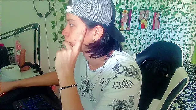 Snapshot of Andy_gray chatting on June 20, 2026, 2:22 pm Andy gray online show from June 20, 2026, 2:22 pm