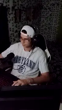 Snapshot of Andy_gray chatting on October 6, 2025, 11:16 pm Andy gray online show from October 6, 2025, 11:16 pm