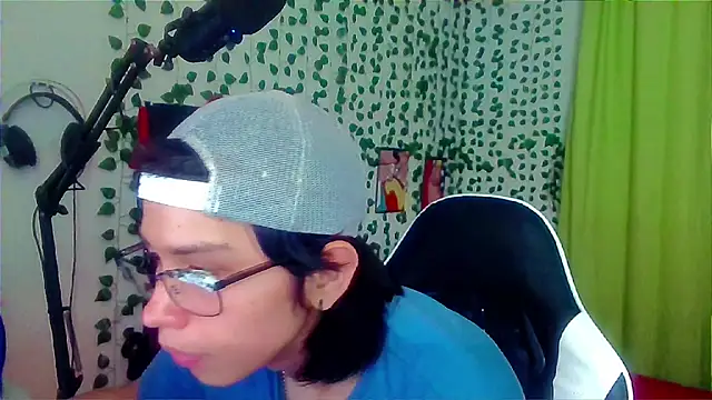 Snapshot of Andy_gray chatting on October 2, 2025, 5:27 pm Andy gray online show from October 2, 2025, 5:27 pm