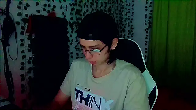 Snapshot of Andy_gray chatting on September 29, 2025, 12:00 pm Andy gray online show from September 29, 2025, 12:00 pm