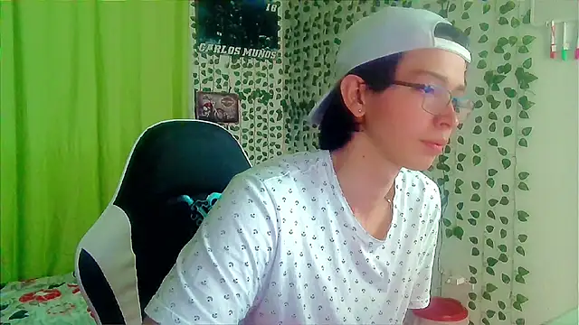 Snapshot of Andy_gray chatting on October 12, 2025, 4:30 pm Andy gray online show from October 12, 2025, 4:30 pm