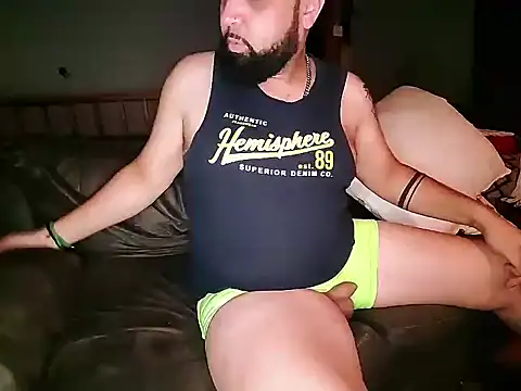 Snapshot of CuriousBear chatting on December 4, 2025, 12:09 am CuriousBear online show from December 4, 2025, 12:09 am