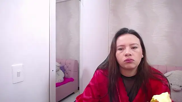 Snapshot of lauraguzman chatting on March 20, 2025, 1:24 am lauraguzman online show from March 20, 2025, 1:24 am