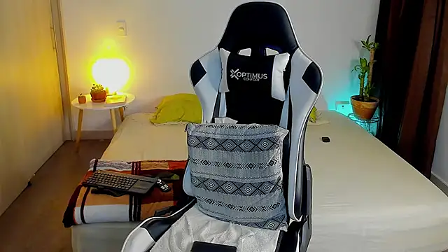 Snapshot of dafboy1 chatting on December 17, 2025, 11:43 pm dafboy1 online show from December 17, 2025, 11:43 pm