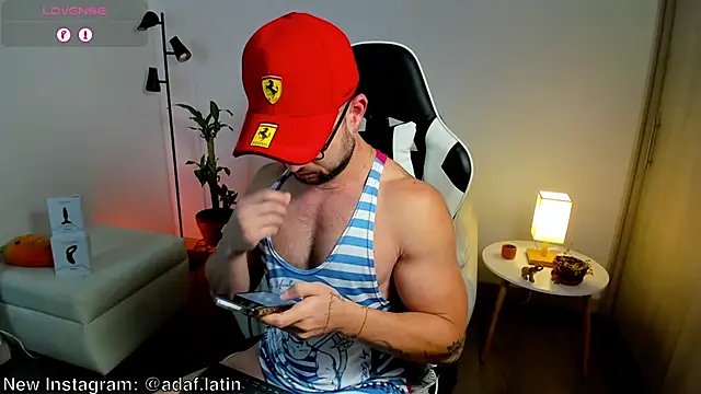 Snapshot of dafboy1 chatting on May 4, 2026, 1:14 pm dafboy1 online show from May 4, 2026, 1:14 pm