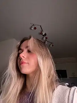 Snapshot of SkyBriii chatting on February 15, 2025, 7:50 pm SkyBriii online show from February 15, 2025, 7:50 pm