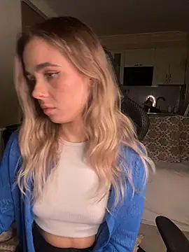 Snapshot of SkyBriii chatting on March 9, 2025, 9:36 pm SkyBriii online show from March 9, 2025, 9:36 pm