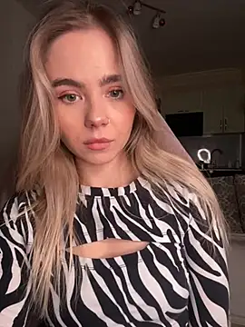 Snapshot of SkyBriii chatting on March 11, 2025, 7:25 pm SkyBriii online show from March 11, 2025, 7:25 pm