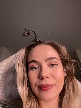 Snapshot of SkyBriii chatting on March 6, 2025, 7:54 pm SkyBriii online show from March 6, 2025, 7:54 pm