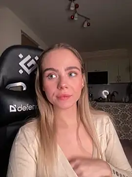 Snapshot of SkyBriii chatting on March 15, 2025, 7:05 pm SkyBriii online show from March 15, 2025, 7:05 pm