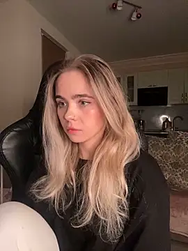 Snapshot of SkyBriii chatting on March 19, 2025, 6:44 pm SkyBriii online show from March 19, 2025, 6:44 pm