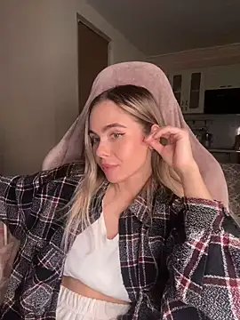 Snapshot of SkyBriii chatting on March 14, 2025, 6:07 pm SkyBriii online show from March 14, 2025, 6:07 pm